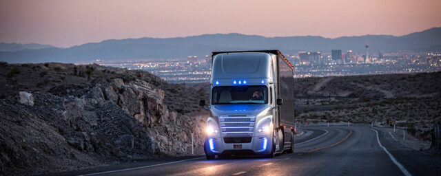 Självkörande lastbilar från Daimler godkända för allmän väg