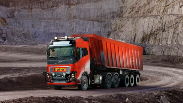 Självkörande Volvo-lastbilar transporterar kalksten