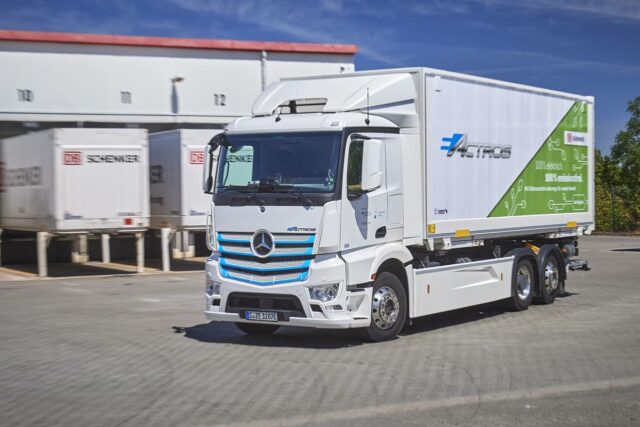 Eldriven 25-tons lastbil körs i vardagstrafik i Leipzig