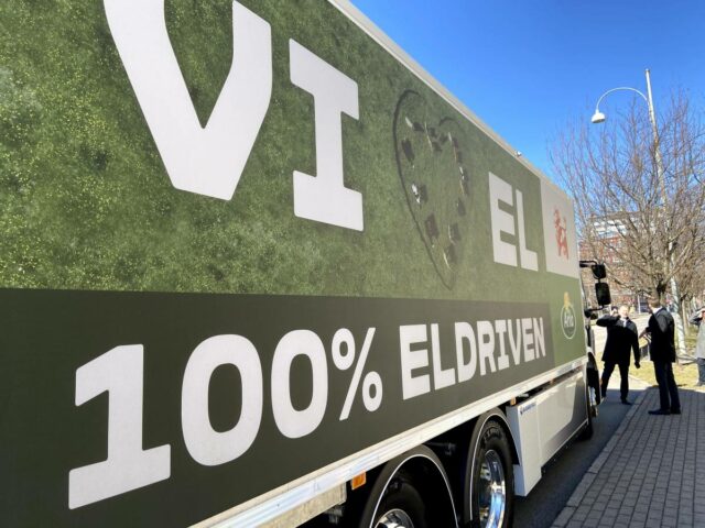 Arla sätter in en av landets första tunga el-lastbilar med kyl