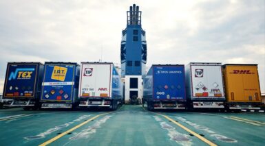 Gräddfil för gröna lastbilar genom Göteborgs hamn