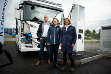 Scania inviger den första publika snabbladdaren för tunga fordon