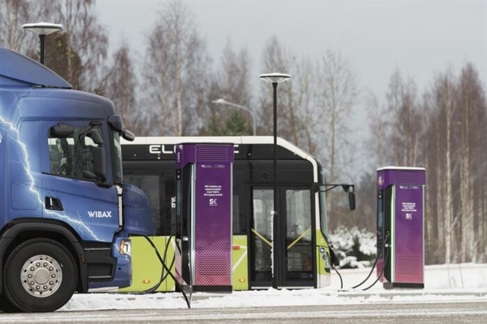 Första publika snabbladdarna för tunga transporter i norra Sverige