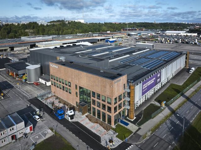 Historisk dag för Scania – Batterifabriken startar produktionen