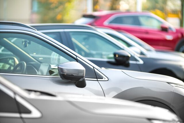 Miljöanpassade bilar kan komma att få parkera billigare