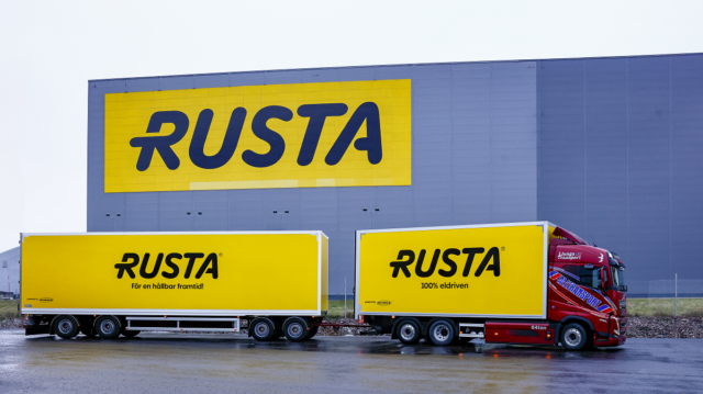 En av Sveriges största eldrivna lastbilar rullar ut