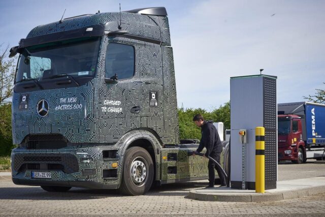 Mercedes-Benz Lastbilar testar framgångsrikt megawatt-laddning