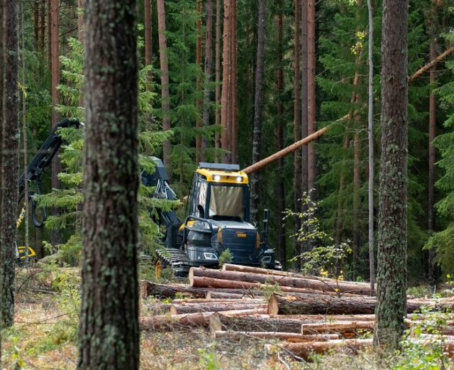 Metsä Group minskar användningen av fossila kemikalier i virkesdrivning
